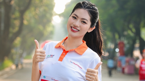 Hoa khôi Vũ Hương Giang lan tỏa năng lượng tại giải chạy cuối tuần