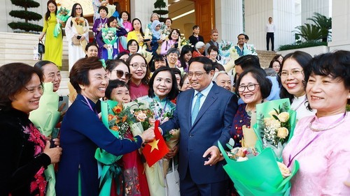 Phụ nữ Việt Nam phát huy truyền thống vẻ vang trong kỷ nguyên mới