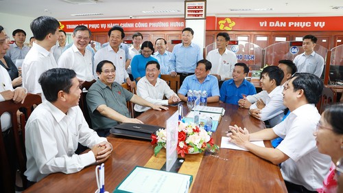 Thủ tướng kiểm tra hoạt động Trung tâm phục vụ hành chính công ở Cần Thơ