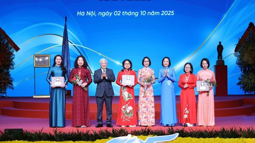 Ngày Phụ nữ Việt Nam (20/10): Gia đình hạnh phúc, đất nước phồn vinh