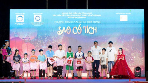 Lê Ngọc Minh Giang mang Trung thu yêu thương đến với trẻ em Hải Phòng