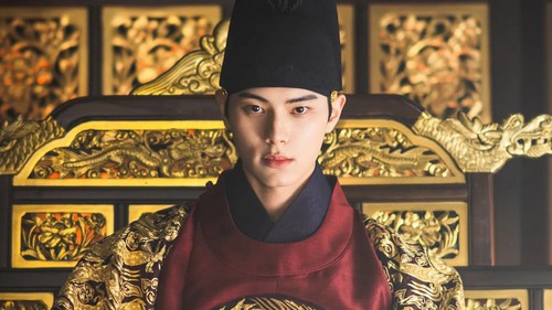 Lee Chae Min: Từ "điện hạ bạo chúa" đến ngôi sao sáng giá nhất màn ảnh Hàn