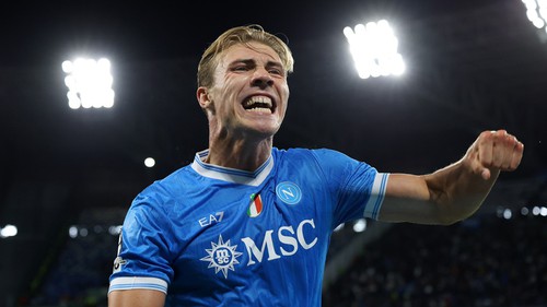 Lập cú đúp vào lưới CLB cũ của Amorim, cựu sao MU được truyền thông Ý ca ngợi hết lời