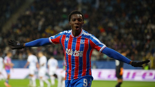 Kết quả Cúp C3: Thắng 2-0 với 10 người, đội bóng Anh làm nên lịch sử với chuỗi 19 trận bất bại