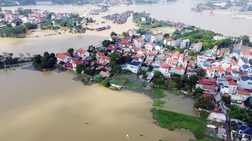Nước dâng cao khiến hàng trăm hộ dân ở xã Sơn Động (Phú Thọ) bị cô lập