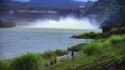 Cú hích hạ tầng đánh thức tiềm năng du lịch – kinh tế hồ Hòa Bình