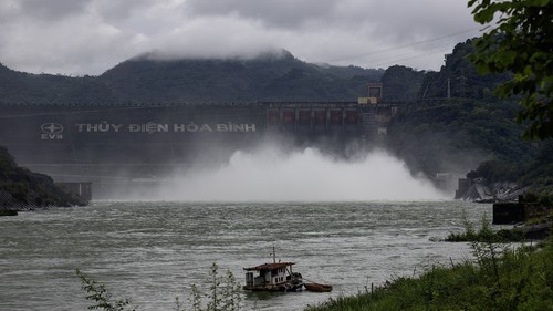 Mở 1 cửa xả đáy hồ thủy điện Hòa Bình từ 11h ngày 20/10