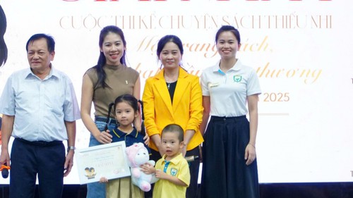 Một bé 7 tuổi vừa thắng giải Kể chuyện sách thiếu nhi 