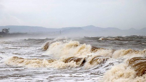 Xuất hiện áp thấp nhiệt đới gần Biển Đông - Bão số 12 giảm cấp