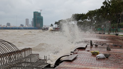 Bão số 12 giảm cấp hướng về khu vực ven biển Đà Nẵng đến Quảng Ngãi