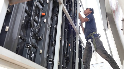 Hà Nội lắp đặt 210 màn hình LED tuyên truyền chính trị kết hợp quảng cáo trên đường Vành đai 2