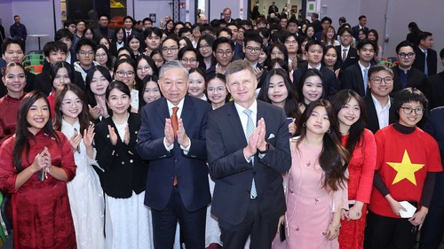 Tổng Bí thư gặp gỡ sinh viên Việt Nam đang theo học tại Helsinki