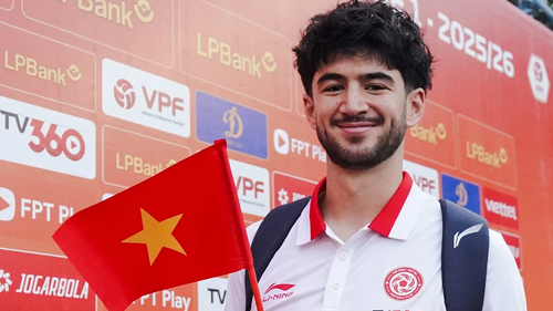 Tin nóng thể thao tối 23/10: Trung vệ Việt kiều gây bão ở V.League tiến hành thủ tục nhập tịch