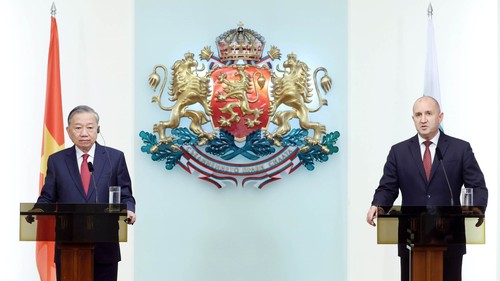 TUYÊN BỐ CHUNG VỀ VIỆC THIẾT LẬP QUAN HỆ ĐỐI TÁC CHIẾN LƯỢC GIỮA CỘNG HÒA XÃ HỘI CHỦ NGHĨA VIỆT NAM  VÀ CỘNG HÒA BULGARIA