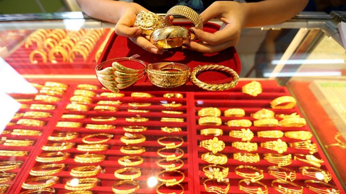 Giá vàng lao dốc: Sự điều chỉnh tạm thời hay kết thúc chu kỳ tăng?