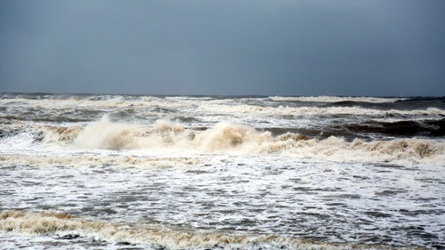 Các tỉnh từ Nghệ An đến Khánh Hòa khẩn trương ứng phó áp thấp nhiệt đới gần Biển Đông