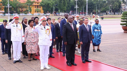 Tổng thống Nam Phi vào Lăng viếng Chủ tịch Hồ Chí Minh và tưởng niệm các Anh hùng liệt sĩ