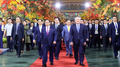 Thủ tướng dự khai mạc Hội chợ mùa Thu lần thứ nhất