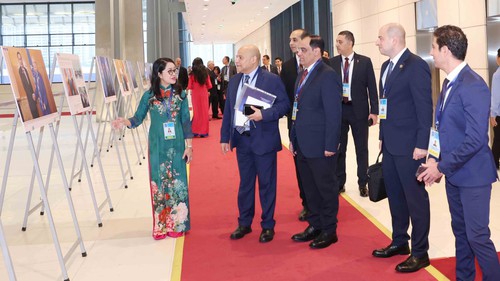 Trưng bày ảnh của TTXVN tại Lễ mở ký Công ước Hà Nội