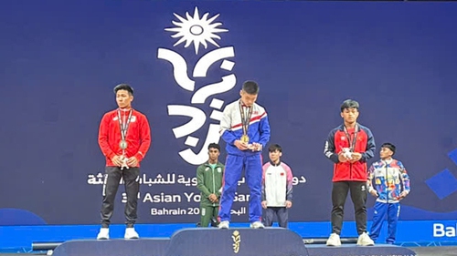 Kỷ lục gia cử tạ Việt Nam bị truất ngôi ở đấu trường châu Á