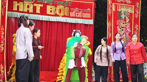 Mang hát bội ra khỏi sân khấu truyền thống