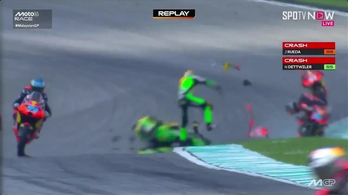 Hai tay đua gặp tai nạn kinh hoàng tại giải đấu tổ chức ở Đông Nam Á, phải cấp cứu bằng trực thăng