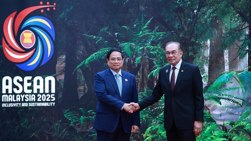 Lễ đón Thủ tướng Phạm Minh Chính và các Trưởng đoàn dự Hội nghị Cấp cao ASEAN 47