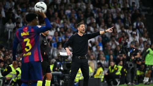 Xabi Alonso lên tiếng về Vinicius và Yamal sau chiến thắng của Real Madrid