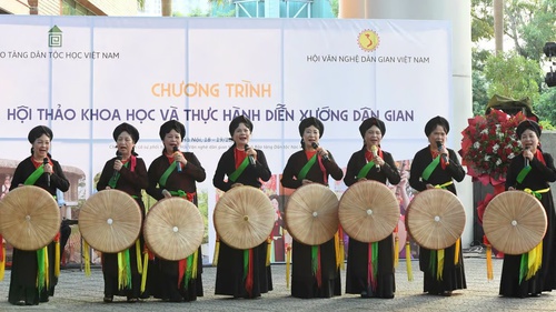 Làm gì để "tiếp sức" cho nghệ nhân thực hành di sản?