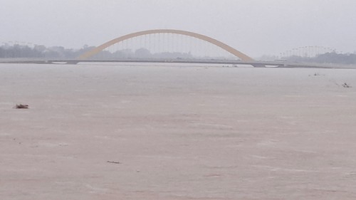 Lũ sông Hương tiếp tục cuồn cuộn dâng cao