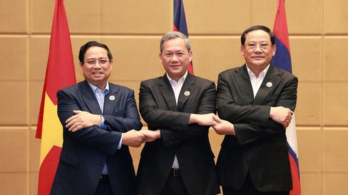 Thủ tướng Phạm Minh Chính làm việc với Thủ tướng Campuchia và Thủ tướng Lào