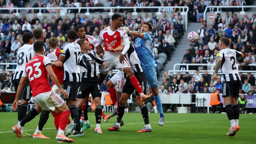 Sự thật đằng sau 'bài tủ' của Arsenal