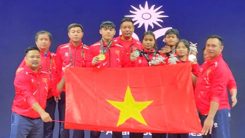 Đô cử nữ 16 tuổi người dân tộc Xơ Đăng giành 1 HCB, 1 HCĐ cử tạ châu Á