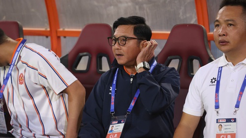 HLV Lê Huỳnh Đức lo học trò hụt hơi đua huy chương