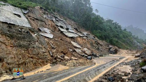 Tập trung hỗ trợ người dân xã Trà Leng, Đà Nẵng đang bị cô lập do mưa lũ