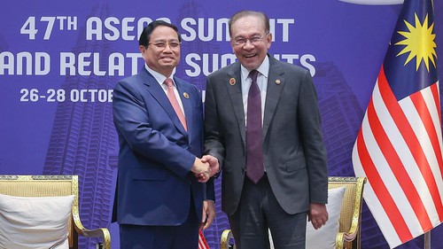 Thủ tướng Phạm Minh Chính gặp Thủ tướng Malaysia
