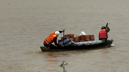 Đà Nẵng: Kịp thời hỗ trợ thức ăn, nước uống, nhu yếu phẩm cho người dân vùng lũ