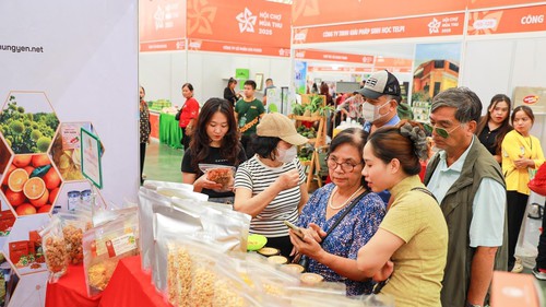 Hội chợ mùa Thu 2025: Ủng hộ đồng bào lũ lụt hơn 211 triệu đồng sau 4 ngày