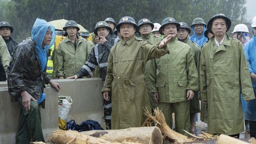 Phó Thủ tướng Trần Hồng Hà kiểm tra trên tuyến cao tốc La Sơn - Hòa Liên