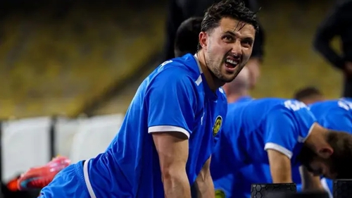 Tuyển thủ nhập tịch Malaysia về nước tìm cách 'cứu mình' sau án treo giò từ FIFA