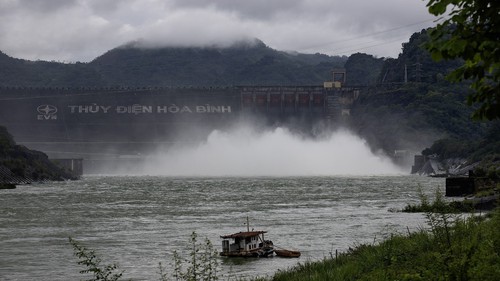 Mở 2 cửa xả đáy hồ thủy điện Hòa Bình vào 18 giờ và 24 giờ ngày 3/10