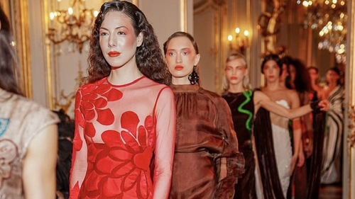 NTK Hà Linh Thư giới thiệu BST 'Stairway to Heaven' tại kinh đô thời trang Paris