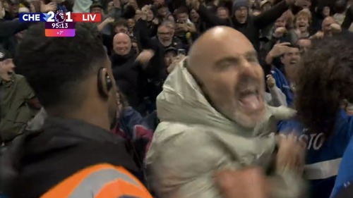 HLV Chelsea bị đuổi vì ăn mừng giống Mourinho