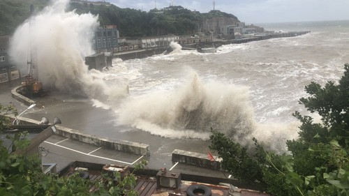 Trung Quốc ban hành cảnh báo Đỏ về bão Matmo