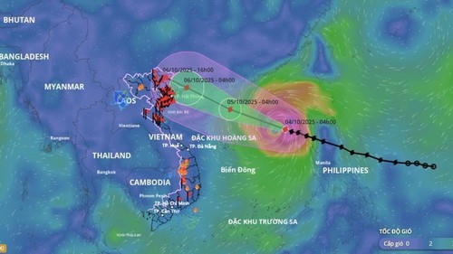 Bão số 11 tiếp tục tăng cấp, giữ nguyên hướng di chuyển và cách Hoàng Sa 530km