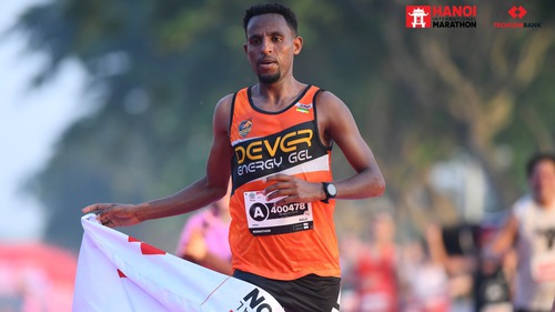 Dàn sao Châu Phi thống thị đường chạy Techcombank Hanoi International Marathon 2025