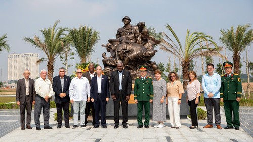 Chủ tịch Quốc hội Cuba thăm Bảo tàng Lịch sử Quân sự Việt Nam