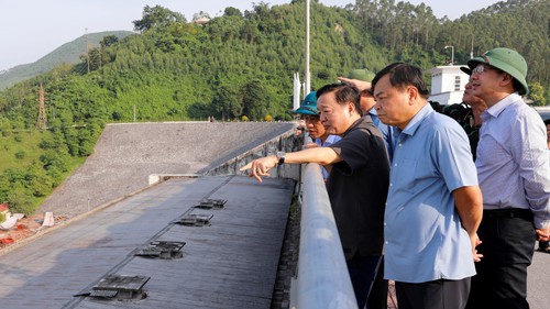 Khẩn cấp ứng phó "bão chồng bão"