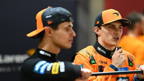 Nội bộ lục đục trong ngày McLaren vô địch F1, tay đua văng tục trên sóng radio