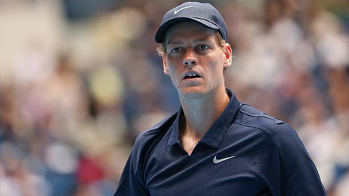 Jannik Sinner lập kỷ lục không mong muốn sau khi bỏ cuộc ở Thượng Hải Masters 2025